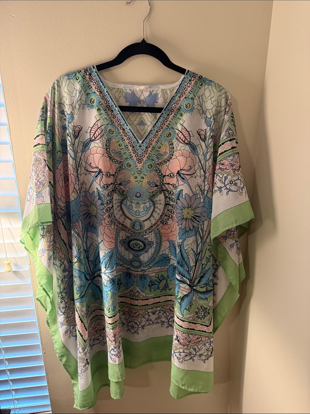 Floral V-Neck Watercolor Tunic Top in Light Green